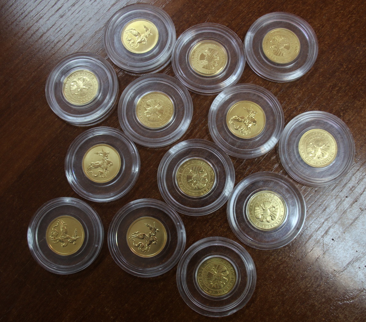 30 золотая коллекция. Воровство золотых монет. Как хранить золотые монеты.