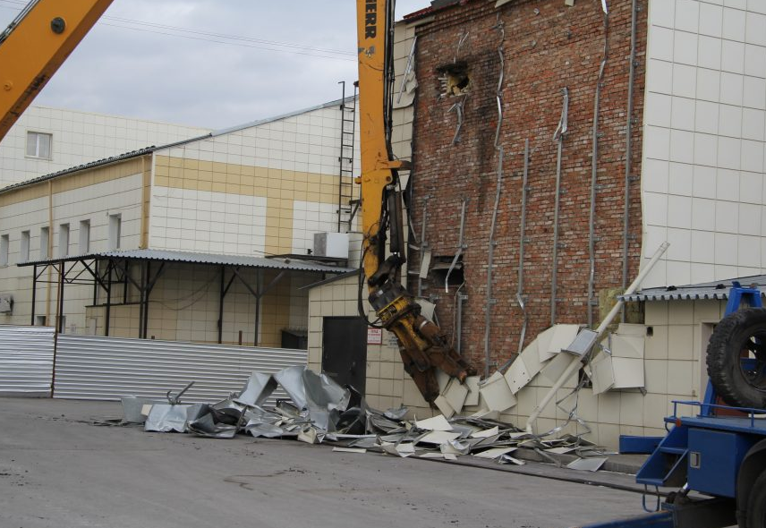 Снос тц мир. Зимняя вишня торговый центр снесли. снос торгового центра. снос тц зимняя вишня. демонтаж зимой.
